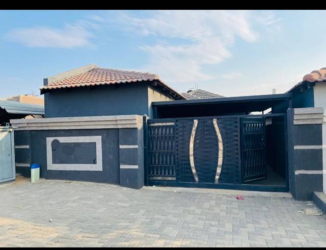 3 BEDROOM HOUSE FOR SALE IN CLAYVILLE